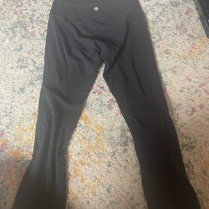 Lululemon black capris size 4 minor pilling